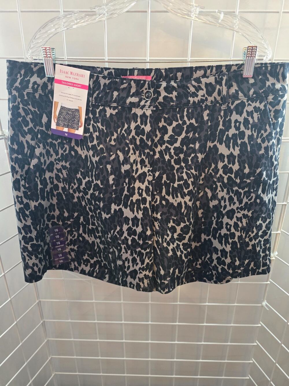 Isaac Mizrahi New York Women's Leopard Tailored Short NEW Size 16